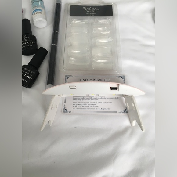 Francheska pink complete gel nail kit with light. - Picture 7 of 7